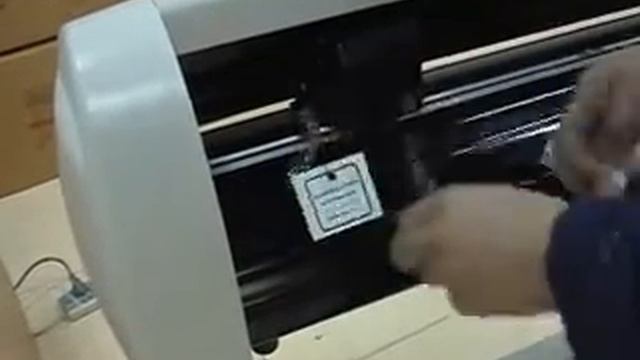 Vinyl and Sticker Cutting Plotter From King Rabbit смотреть онлайн