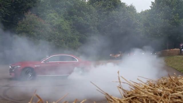 carros deportivos haciendo donas ferrari,mercedes ford mustang omg смотреть онлайн