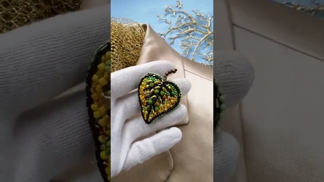 Autumn leaf beaded brooch pin. Осенний лист брошь из бисера смотреть онлайн