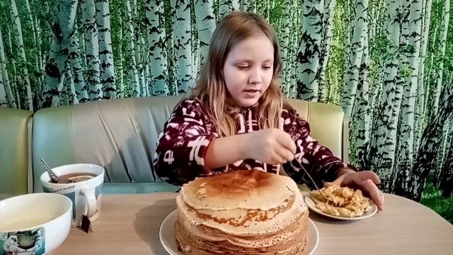 Масленица. Папа испёк оооочень вкусные блины?#блины#семья#масленица#выходные#отдых#Курган#вкусняшка смотреть онлайн