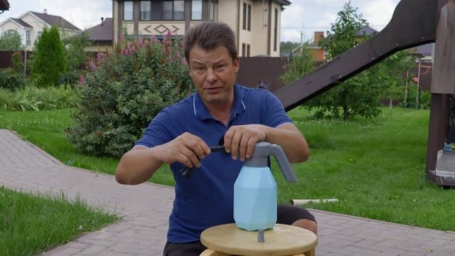Почему я раньше не купил такой ручной аккумуляторный опрыскиватель, мучился со всякими там остаткам смотреть онлайн