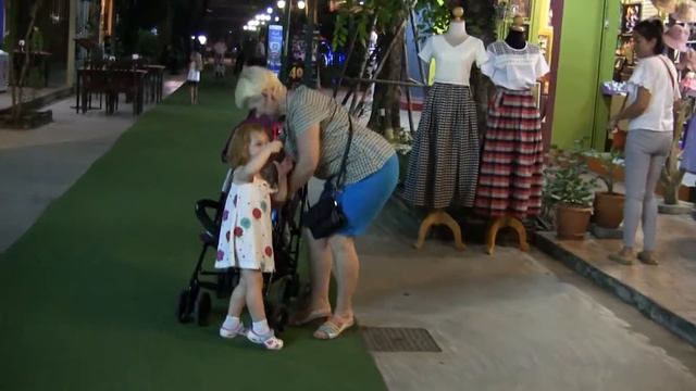 Гуляем по магазинам в Паттайе. Посетили Мимозу. Вечерний пляж в Амбассадор смотреть онлайн