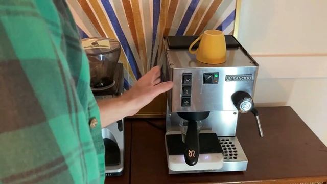 Egg Nog Latte on the Rancilio Silvia смотреть онлайн