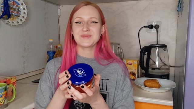 Пробую САМУЮ ДЕШЁВУЮ ЕДУ из магазина Светофор?Беляш с мясом, Консервы, Грибная икра! смотреть онлайн