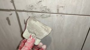 Как затереть ПЛИТКУ ЭПОКСИДНОЙ ЗАТИРКОЙ. How to rub a TILE with EPOXY GROUT. Bathroom renovation.