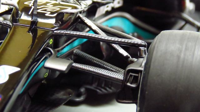 Lewis Hamilton - Mercedes W12 - Winner Bahrain GP 2021 - Spark 1:18 model car смотреть онлайн