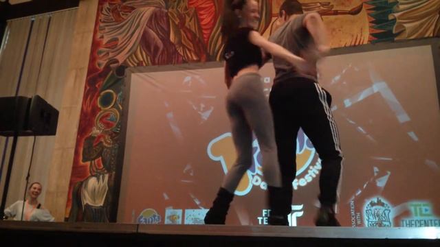 Бачата с Андреа и Силвия смотреть онлайн