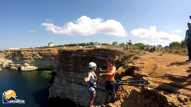 Катя Мыс Фиолент прыжки с веревкой в Крыму с командой Скайлайн смотреть онлайн