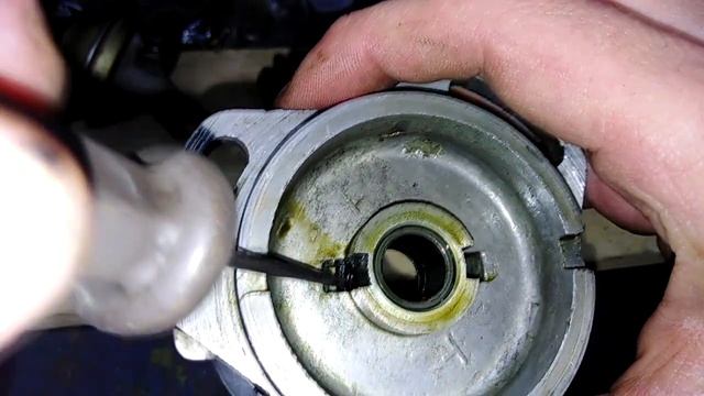 Замена сальника трамблера ВАЗ 2108 - 099. Подробно..mp4