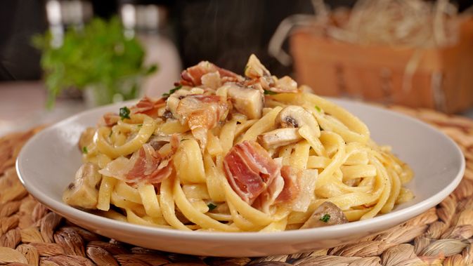 Романтика там, где ...
ПАСТА С ГРИБАМИ И БЕКОНОМ