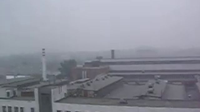Дым от пожаров. Москва, Нагатинская ул, 4.08.2010, 9:30 2 часть смотреть онлайн