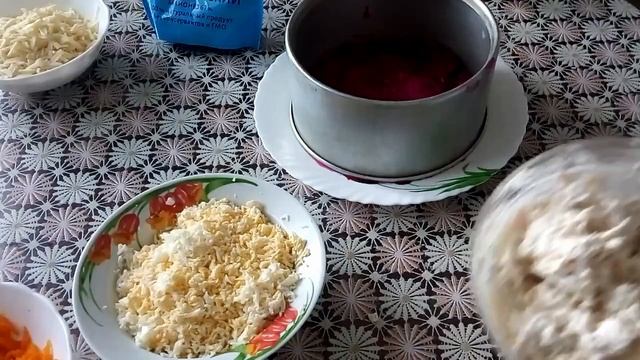 Сочный вкусный пикантный СЛОЁНЫЙ САЛАТ СО СВЕКЛОЙ смотреть онлайн