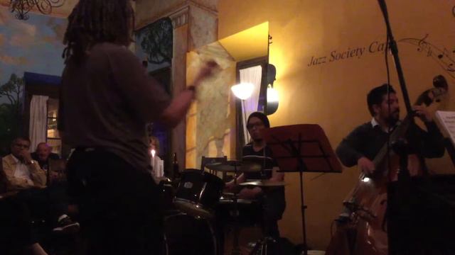 Cuenca Jazz club *Clip 2* Starring Su Terry on Clarinet and Saxophone смотреть онлайн