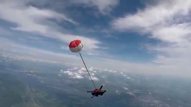 Прыжок с парашютом в тандеме с инструктором в Санкт-Петербурге