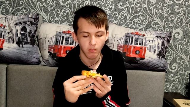Какая пицца ЛУЧШЕ? Сравнение 3 пиц! смотреть онлайн