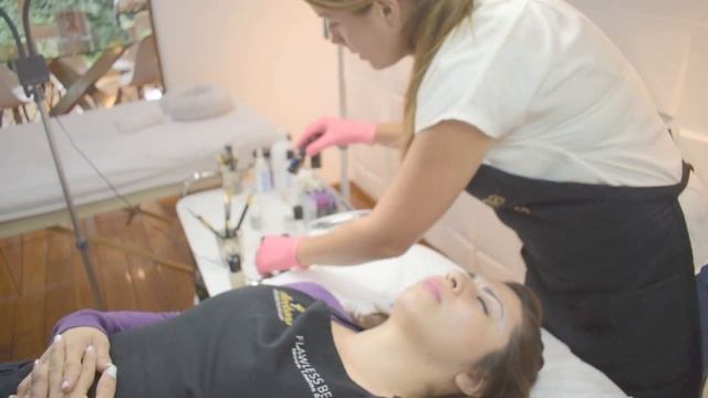 ¿Cómo se aplica el Brow Henna en cejas? смотреть онлайн