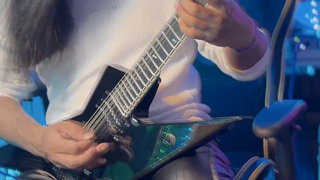 Esp guitars copied Washburn & Dean смотреть онлайн