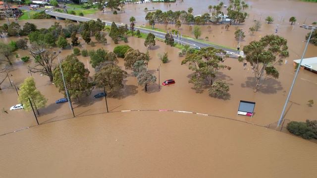 Maribyrnong River Floods - 4K Drone - Melbourne - Oct 14 2022 смотреть онлайн