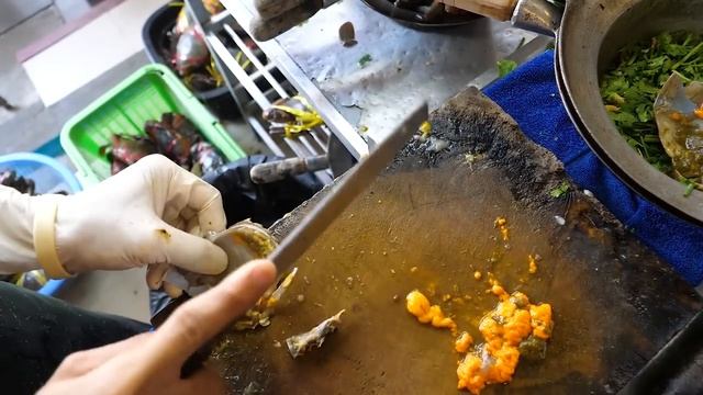 Изумительная тайская еда, дедушка Сомссак, паровая лапша с икрой и крабом смотреть онлайн