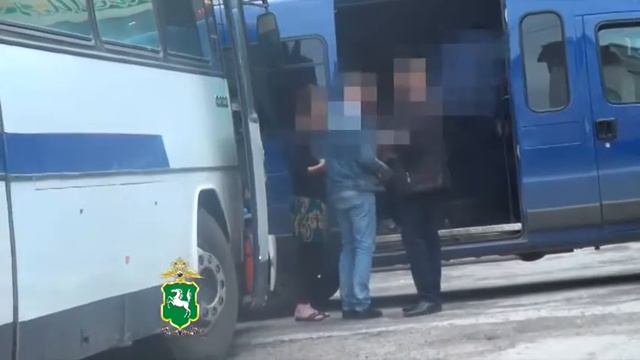 В Томской области полицейские проверили автобус, осуществляющий вывоз иностранных граждан смотреть онлайн