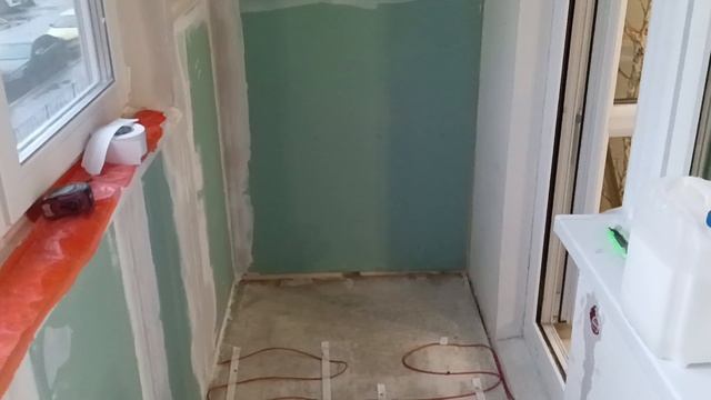 Утепление балкона, шпаклёвка, покраска, укладка плитки, тёплый пол.