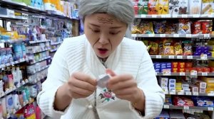 Korean Convenience Store Food Mukbang 편의점 노랑 디저트 아이스크림 라면 먹방! YELLOW DESSERT JELLY CANDY | HIU 하이유