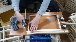 Сборка рамки, натягивание проволоки, наващивание вощины для улья. Станок для натягивания проволоки.