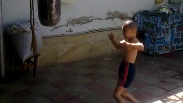 Малой классно работает ногами смотреть онлайн