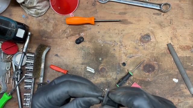 VOLVO 240 DRIFT CAR DOME LIGHT FIX (door switch fix!!) смотреть онлайн
