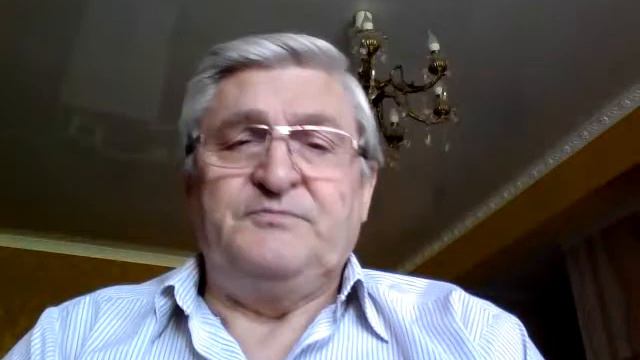 Слова Ивана Копьёва.Музыка  Сергея Чекалина ,,Мне  снилась девушка,,