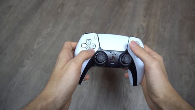 DUALSENSE PS5 ОБЗОР НА РУССКОМ! Сравнение с Dualshock 4 V2, кто круче? смотреть онлайн