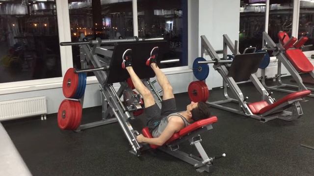 Жим ногами / Упражнение жим ногами на тренажере смотреть онлайн