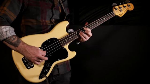 Fender Musicmaster Bass White 1978 USA смотреть онлайн