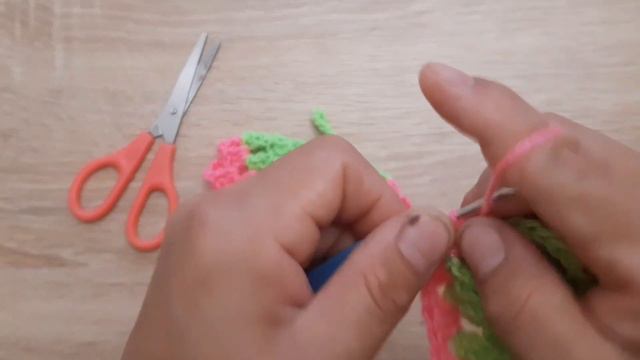 Құлпынай прихваткасын тоқу / прихватка клубника смотреть онлайн