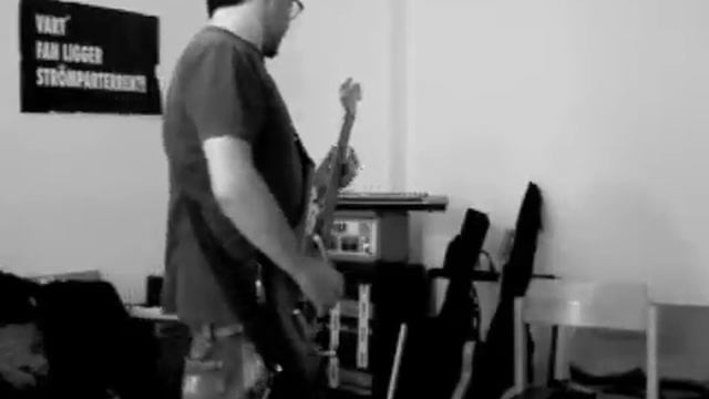 Erik Satie - Gymnopedie #1 on baritone guitar смотреть онлайн