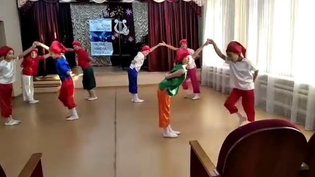 ГБУ ДО "ДШИ" р.п. Ровное танец "Весёлые гномы" слова и музыка Т.Киреевой. смотреть онлайн