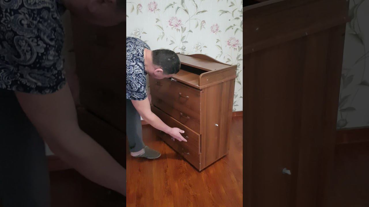 Лайфхак. Защита маленьких детей. Запирание комода от ребенка. Выдвижные ящики.