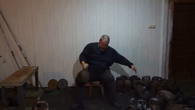 ВЫРЫВАНИЕ ГИРИ 55 КГ СИДЯ 3 РАЗА 55 KG KETTLEBELL MUSCLE DEAD SNATCH SEATED 3 REPS смотреть онлайн