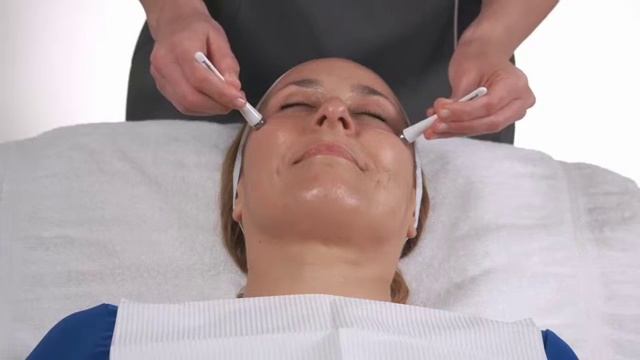 Професійна техніка Ліфтинг для очей з продуктом Stress Positive Eye Lift смотреть онлайн