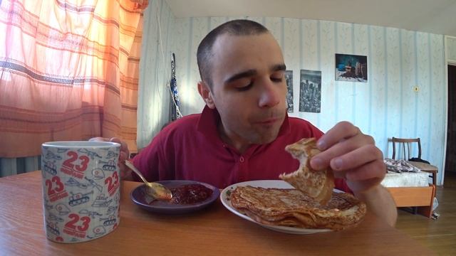 МУКБАНГ/ИТИНГ БЛИНЫ и ВАРЕНЬЕ КЛУБНИЧНОЕ/ ОБЖОР ЕДА на камеру/ ОБЕД/ MUKBANG/EATING смотреть онлайн