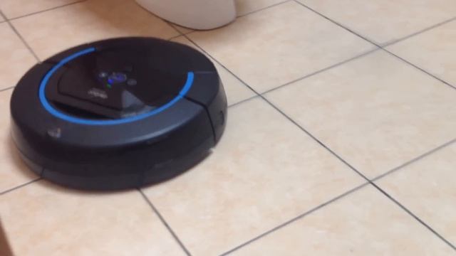 Новый моющий робот-пылесос iRobot Scooba 450 в реальных условиях смотреть онлайн
