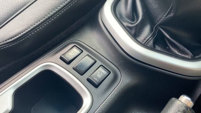 Nissan Navara Dci 190ps Black Edition Tekna 4X4 Double Cab Pick up with Sat Nav, Sun Roof смотреть онлайн