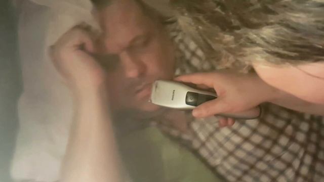 Little Brothers. Папе побрили усы. Супер прикол смотреть онлайн