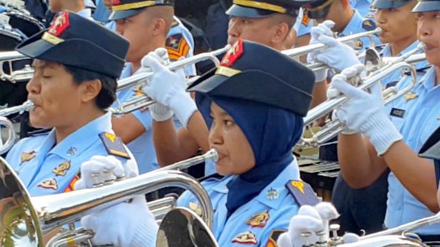 Marching Band POLTEKIP - Bendera (Coklat) смотреть онлайн
