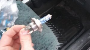 Замена ламп головного света за 2 минуты  Lada / Установка ближнего и дальнего света лада гранта