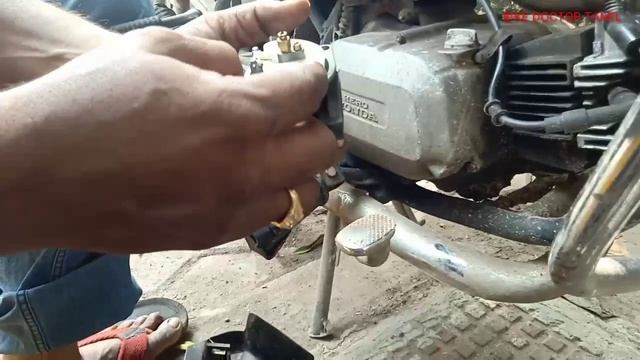How to Carburetor Over Flow Problem Solve in Tamil/Carturetor Petrol Leak Solve In Tamil смотреть онлайн