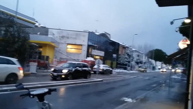 Снег на берегу Адриатики города Римини. смотреть онлайн