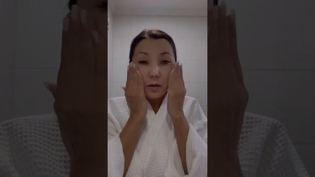 Корейский уход The Fame за кожей лица. Этапы нанесения средств набора Фейм.