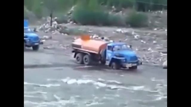 Суровое бездорожье Машины По Бездорожью По Воде смотреть онлайн