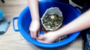 разбиваем копилку, копилка вдребезги, сколько денег помещается в копилку
